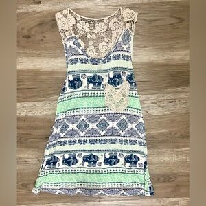 Rue21 Large Elephant Lace Pattern Green & Blue Large Tank Top with Front Pocket